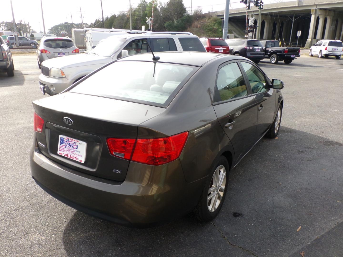 2011 Gray Kia Forte (KNAFU4A28B5) , located at 5700 Curlew Drive, Norfolk, VA, 23502, (757) 455-6330, 36.841885, -76.209412 - Photo#12